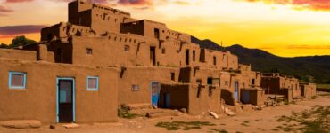 Taos Pueblo, dove i nativi americani vivono ininterrottamente da 1.000 anni