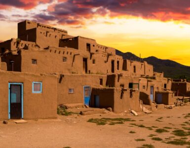 Taos Pueblo, dove i nativi americani vivono ininterrottamente da 1.000 anni