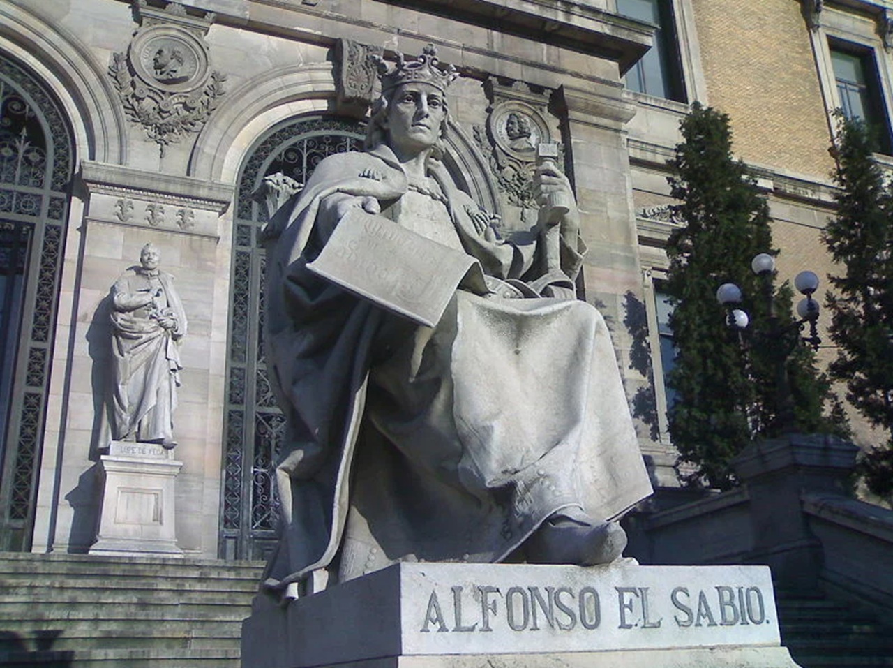 Alfonso X di Castiglia statua
