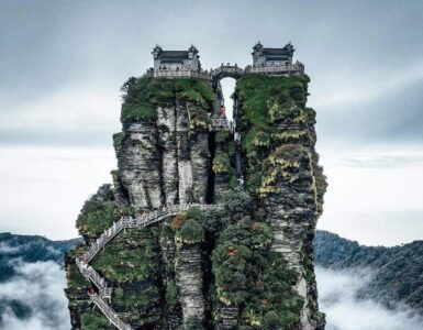 Foto del giorno: al cospetto del Monte Fanjing