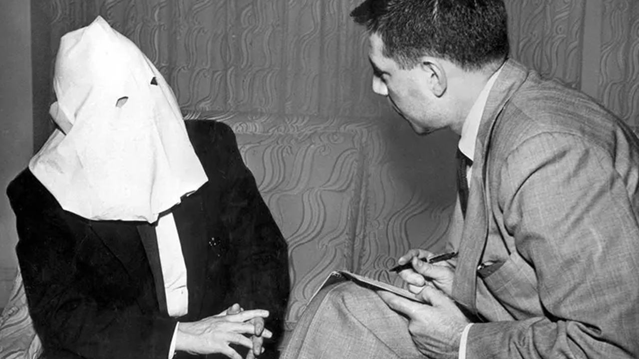 Foto del giorno: il cappuccio bianco che scatenò la Guerra Fredda