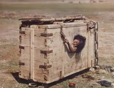 Foto del giorno: le conseguenze dell'adulterio nella Mongolia del 1913