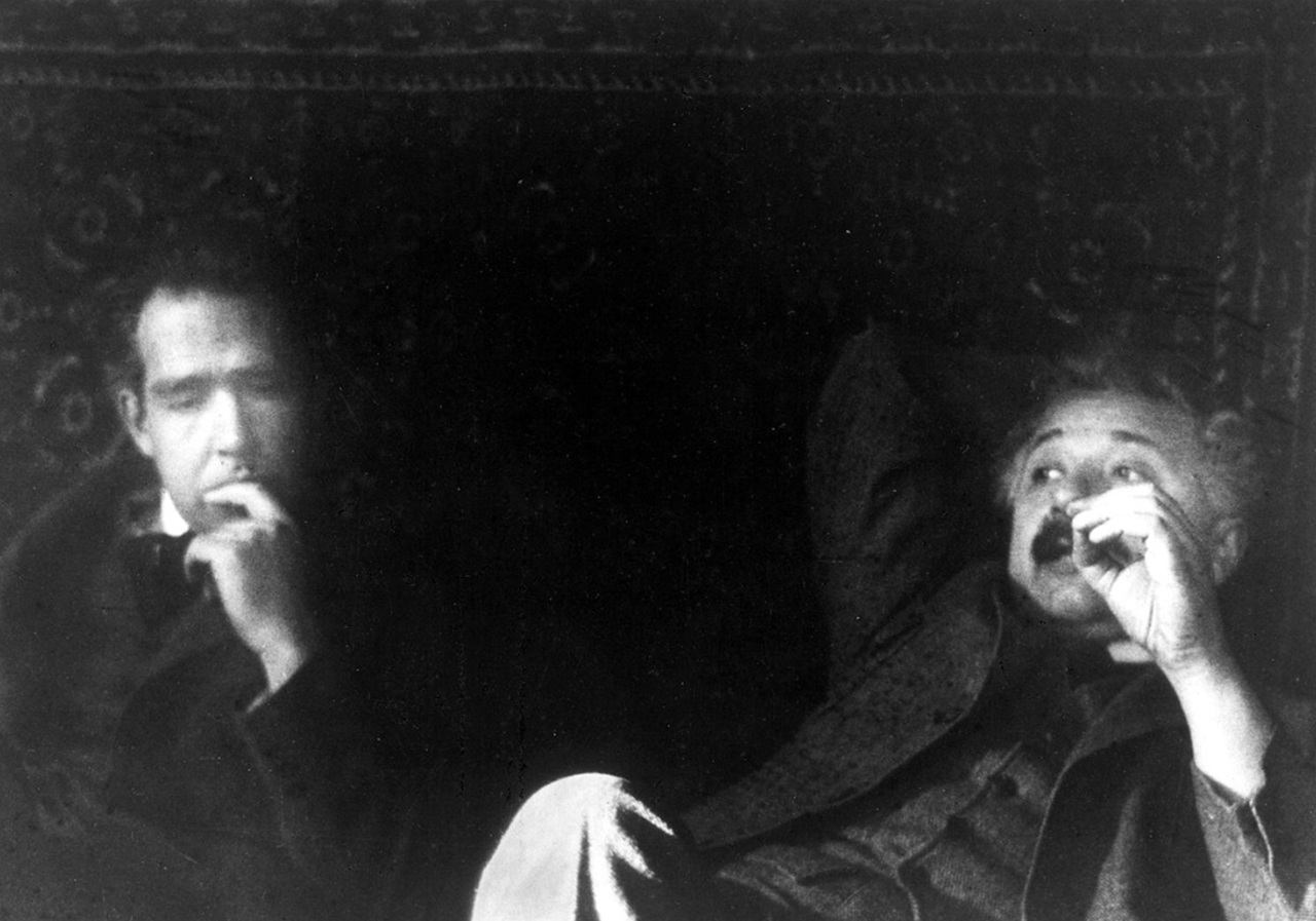 Niels Bohr con Einstein