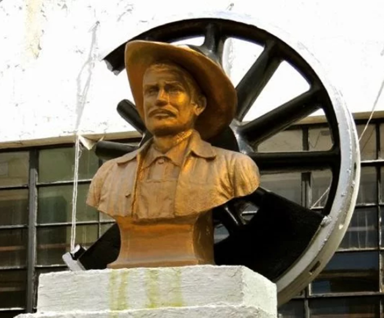 Jesús García statua Nacozari