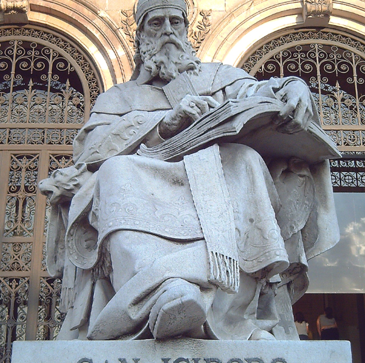 santo patrono di Internet statua Isidoro