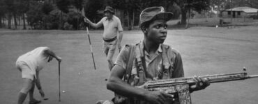 Foto del giorno: giocare a golf in Rhodesia negli anni '70