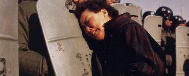 Foto del giorno: lacrime antisommossa