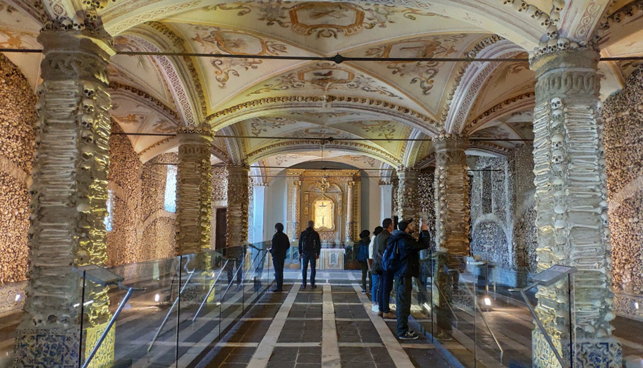 Capela dos Ossos interno decorazione Portogallo