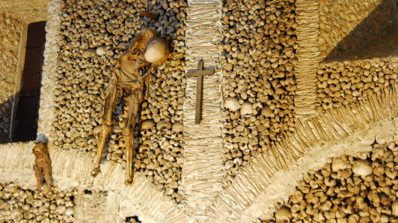 La Capela dos Ossos: capricci francescani nel XVI secolo