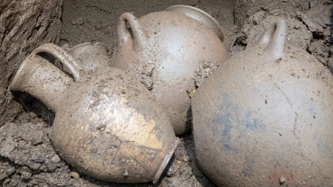 necropoli tomba etrusca anfore