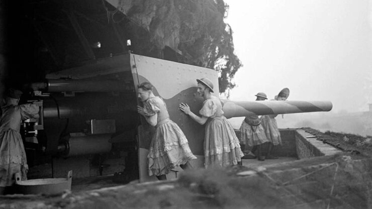 soldati cannoni antiaerei foto del giorno