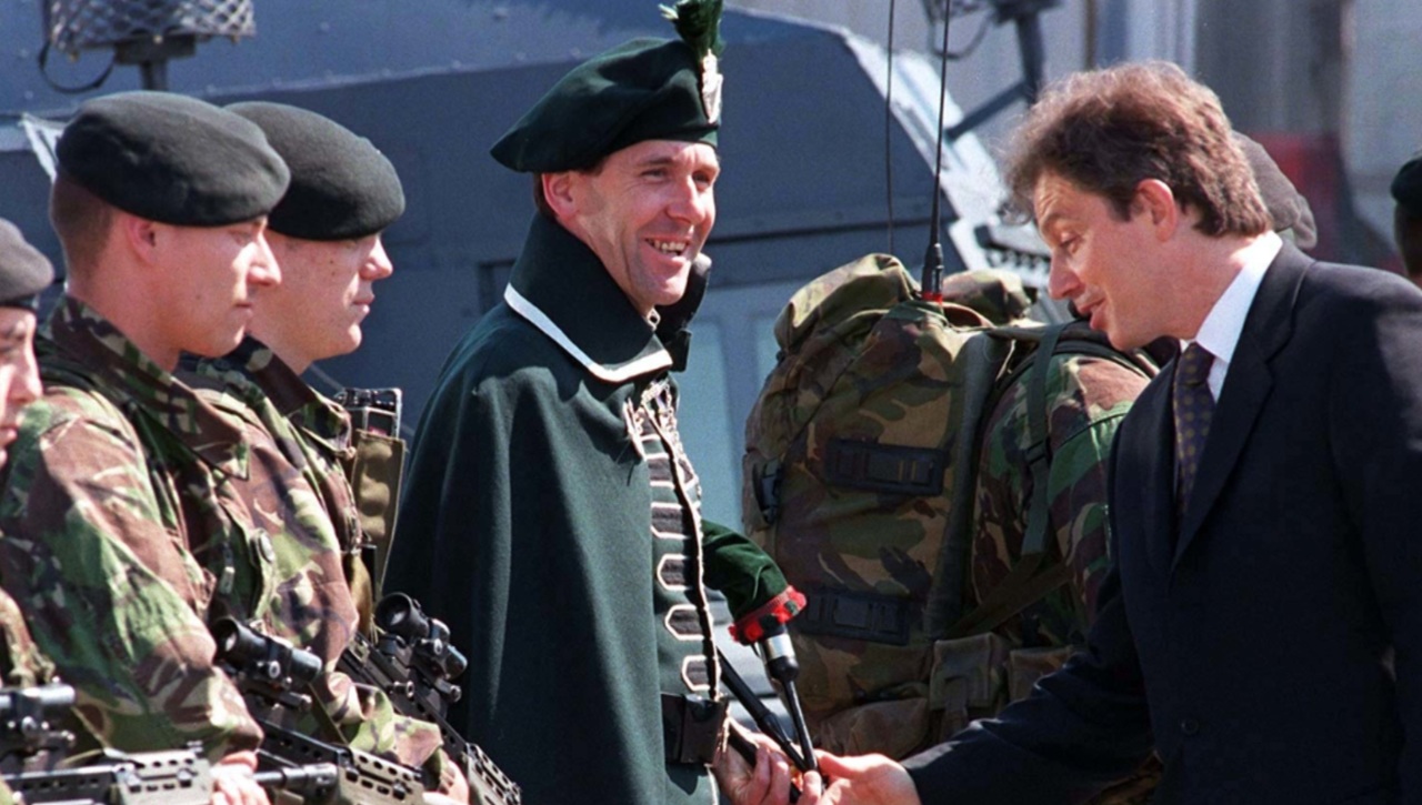31 luglio ministro Blair incontra soldati in Irlanda del Nord 1997