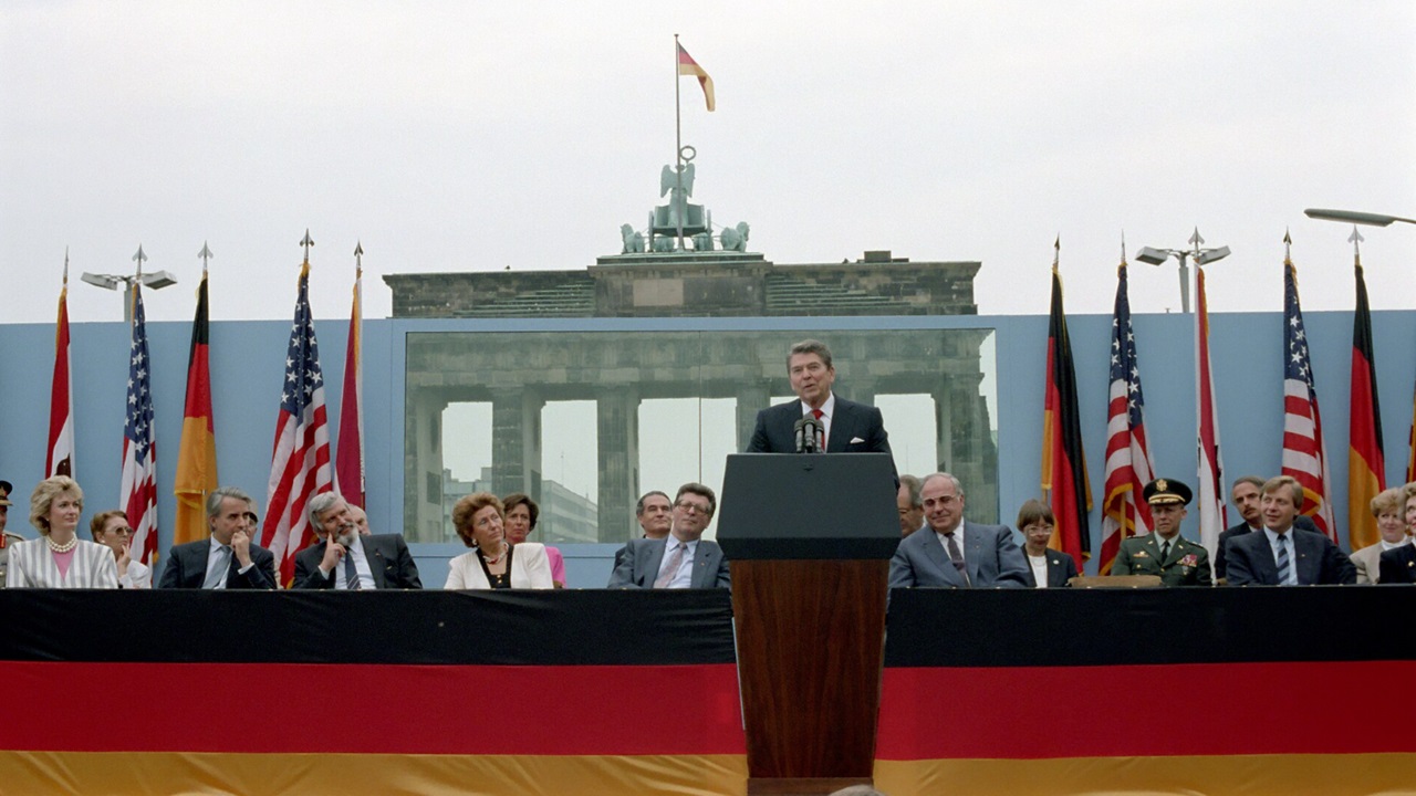 Foto del giorno: Tear down this wall!