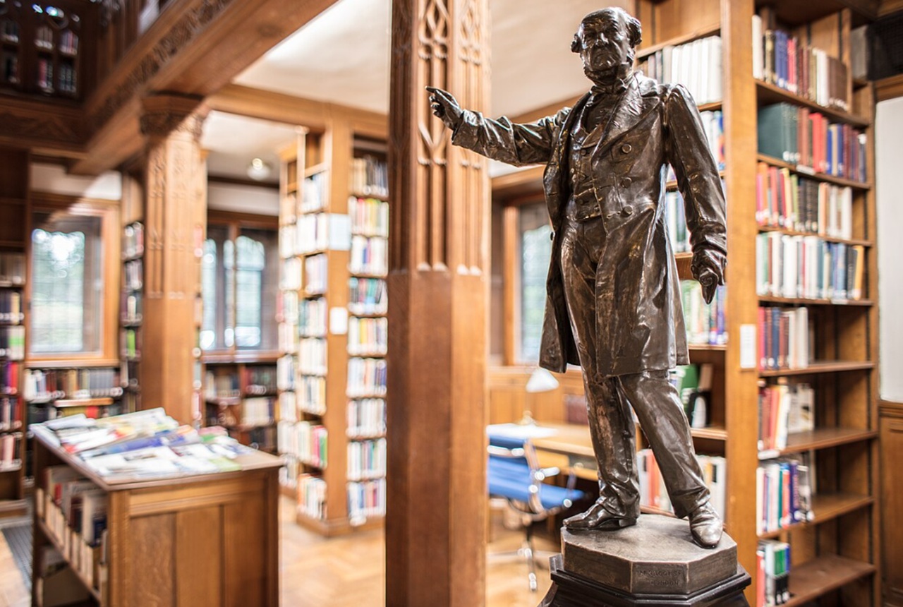 Biblioteca di Gladstone statua memoria