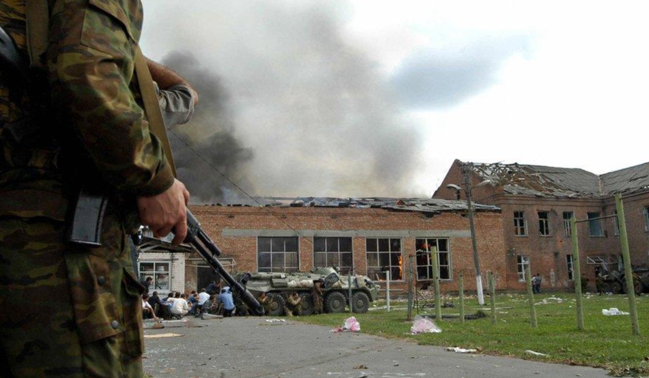 3 settembre scuola Breslan in macerie 2004