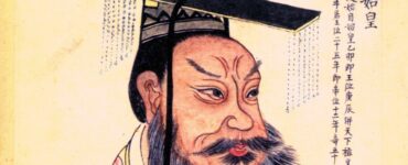 Buffo, forse un po' bizzarro, ma simbolico: il curioso "cappello" degli imperatori cinesi