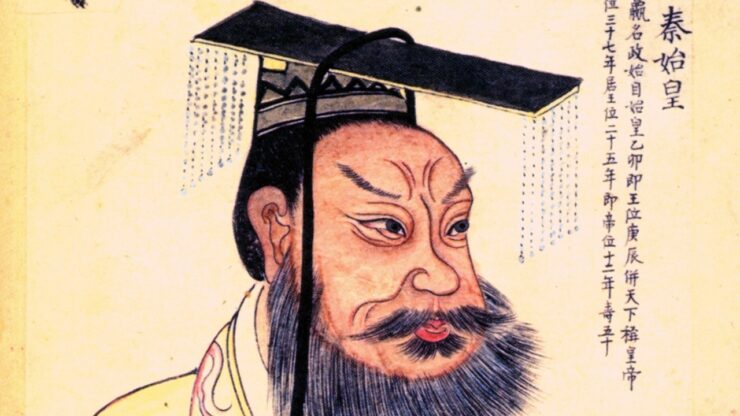 Buffo, forse un po' bizzarro, ma simbolico: il curioso "cappello" degli imperatori cinesi