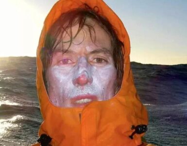 Foto del giorno: Andrew McAuley, un kayak e il Pacifico