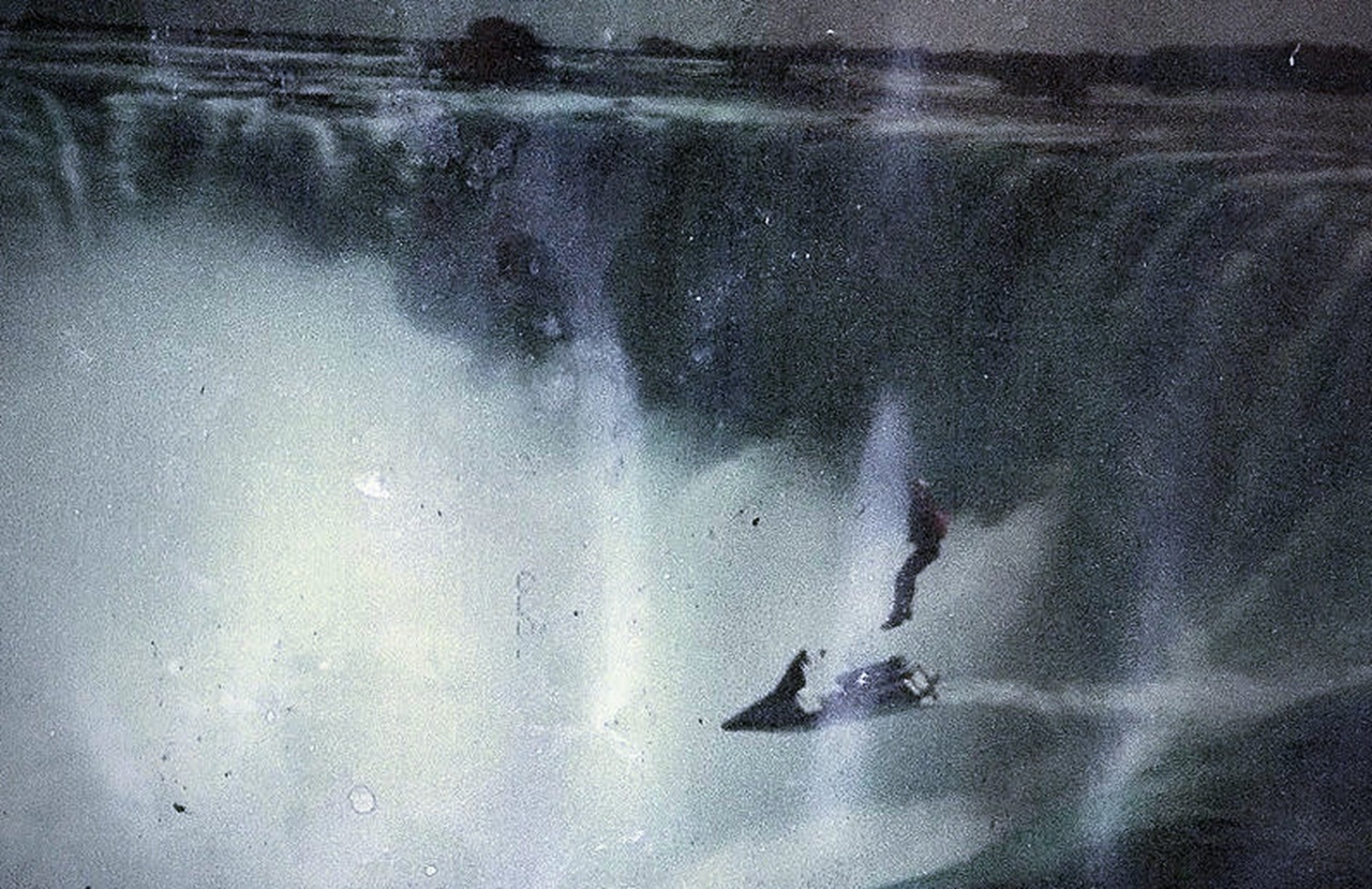 cascate del Niagara uomo moto d'acqua