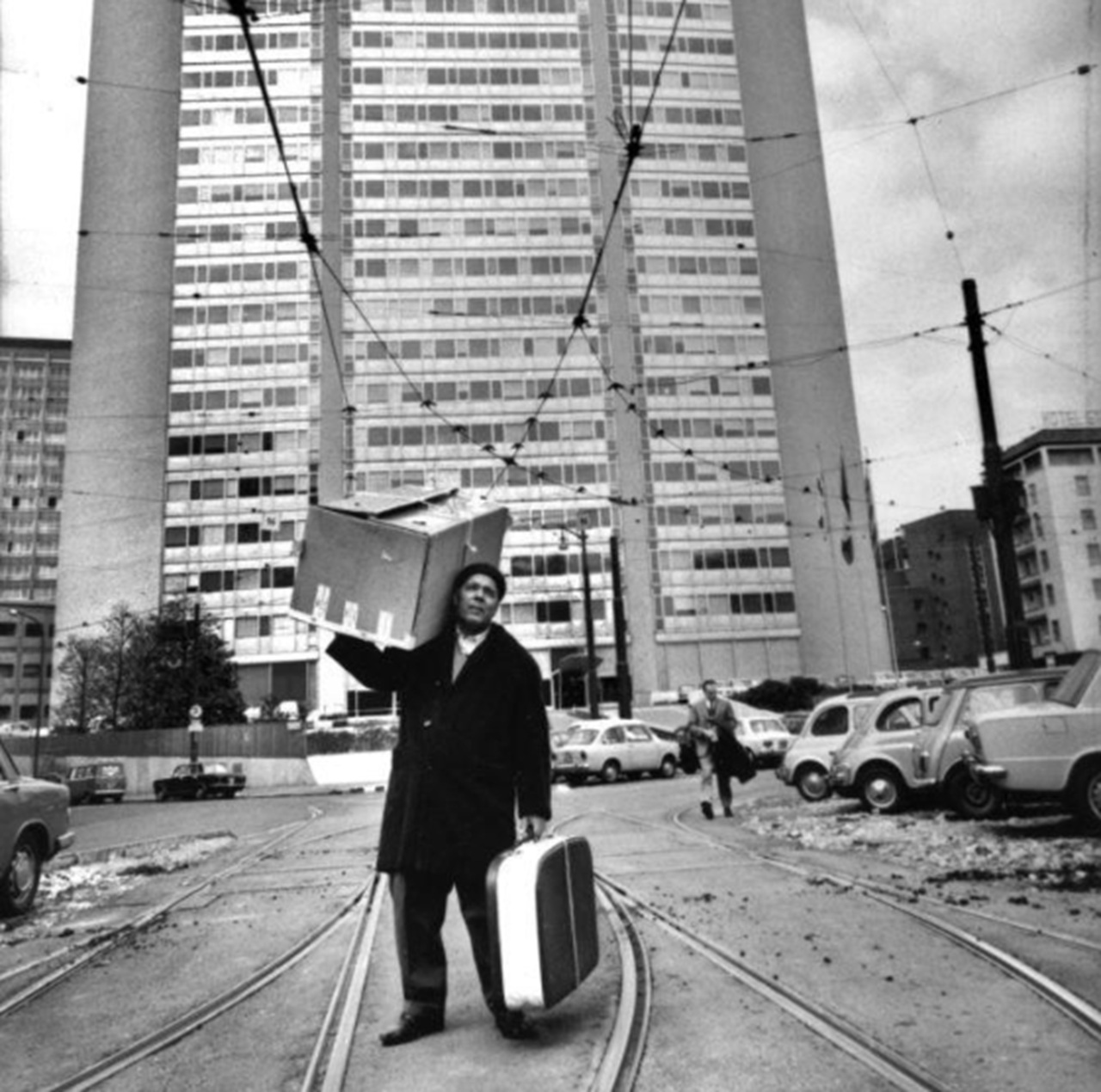 Pirellone Milano immigrato 1968