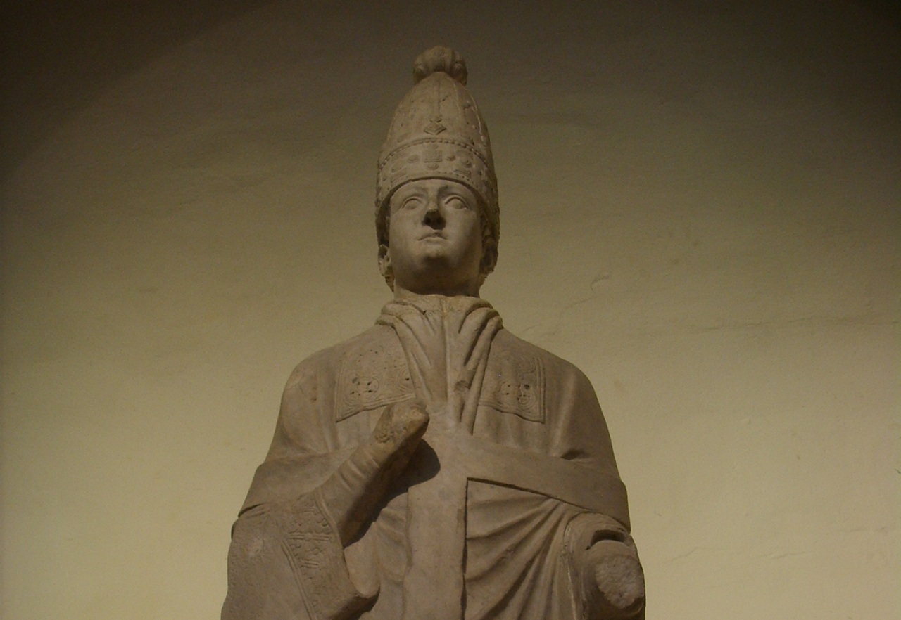Bonifacio VIII statua