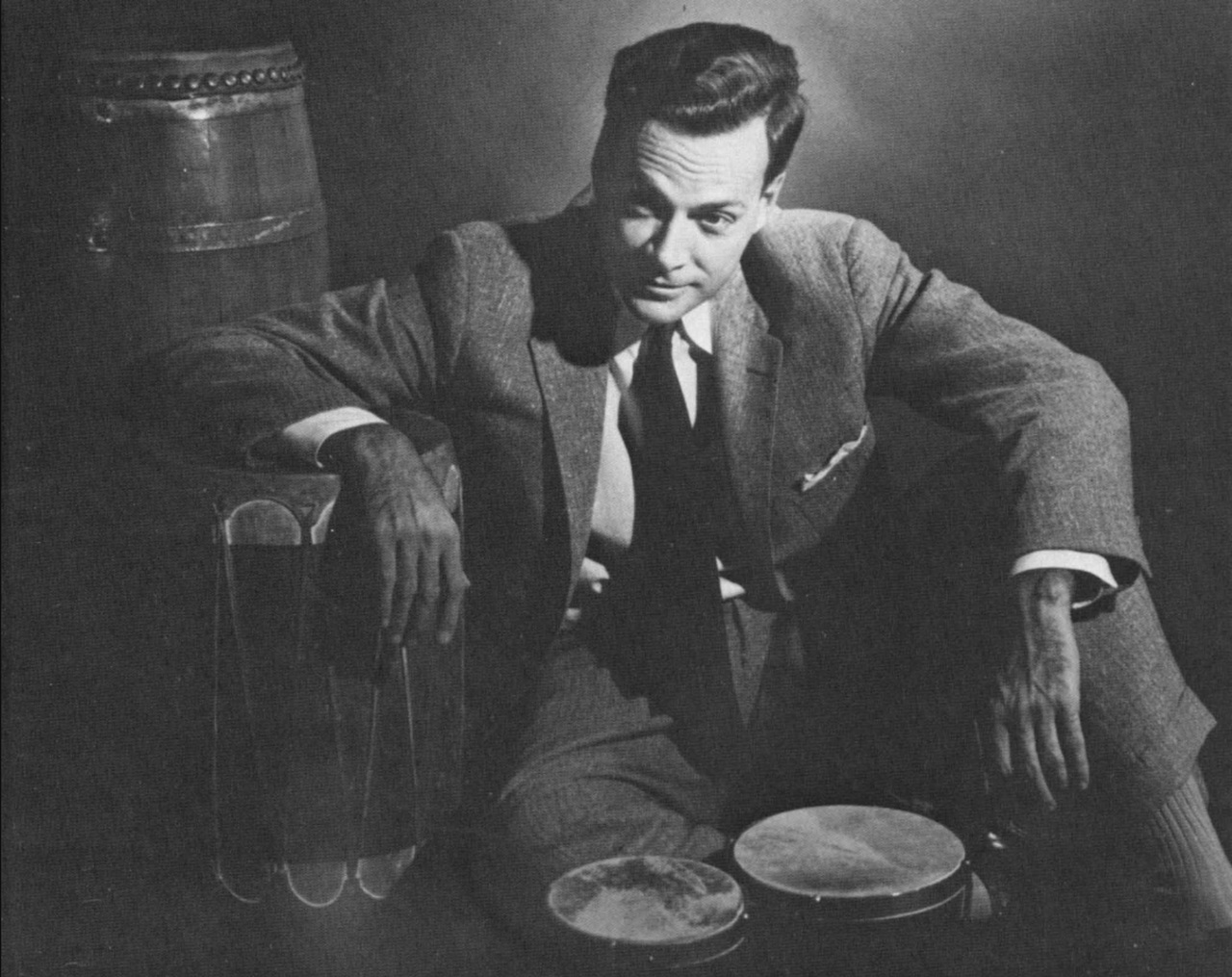 Richard Feynman con i suoi tamburi