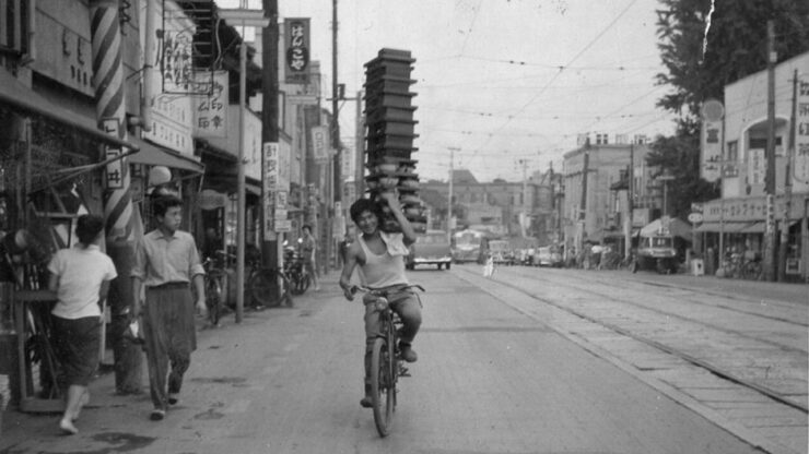 Foto del giorno: consegnare soba nel Giappone degli anni '50