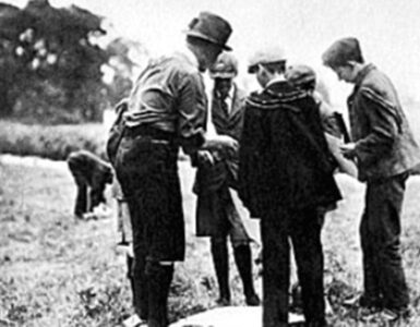Foto del giorno: il Barone Robert Baden-Powell con i primi scout al mondo, la nascita di un movimento