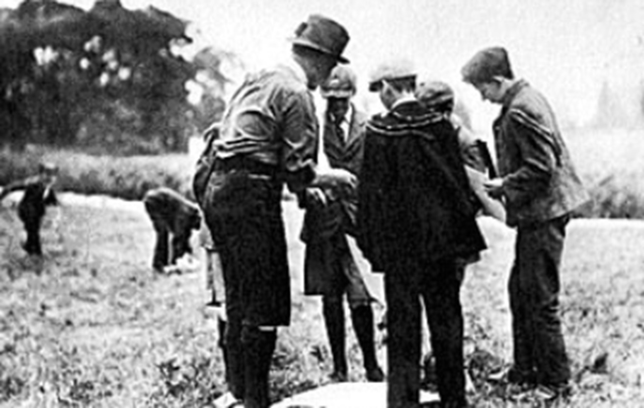 Foto del giorno: il Barone Robert Baden-Powell con i primi scout al mondo, la nascita di un movimento