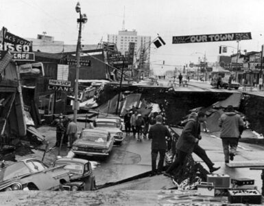 Foto del giorno: il Terremoto del Venerdì Santo distrugge l'Alaska
