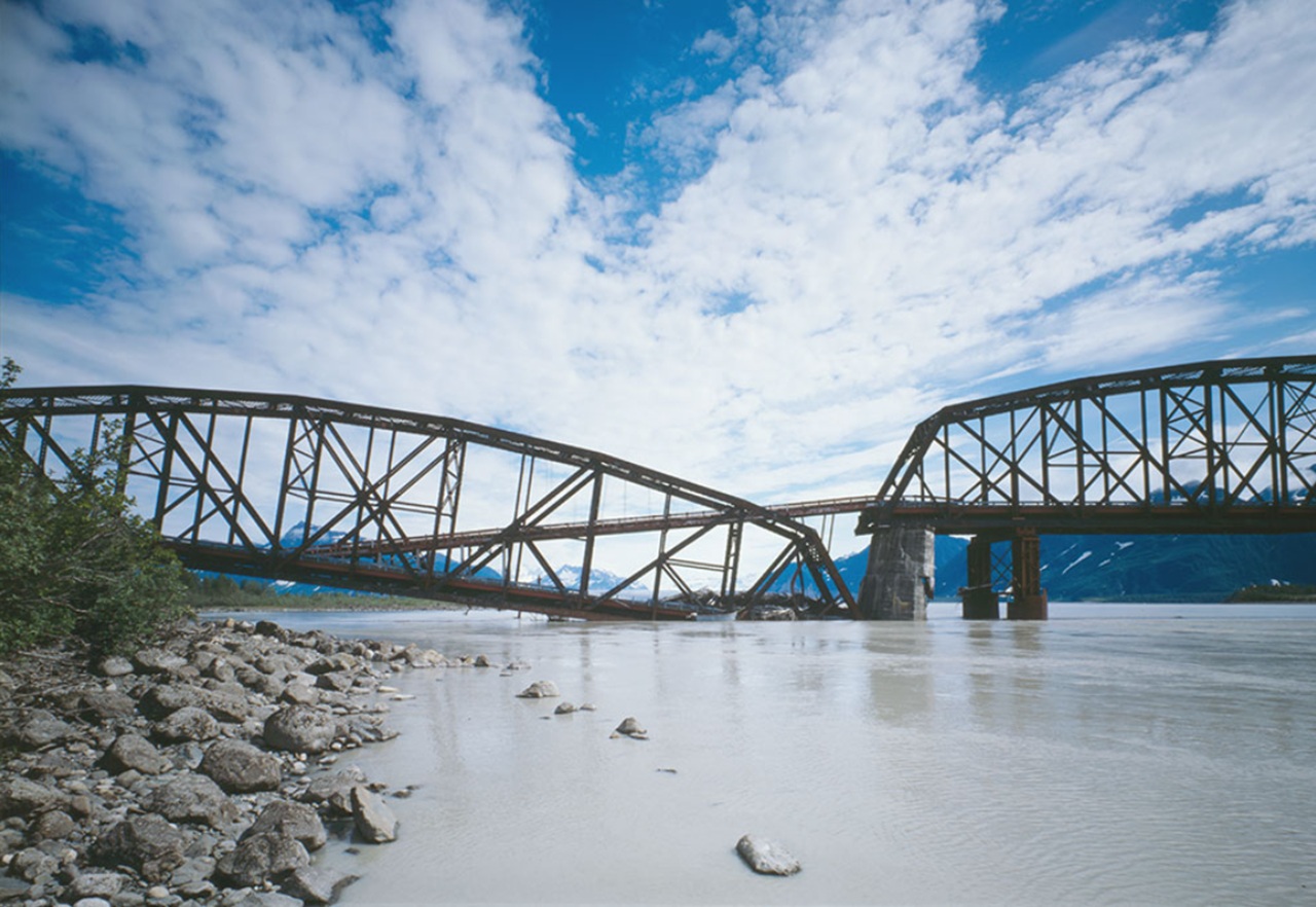Terremoto del Venerdì Santo foto ponte divelto