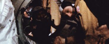 Foto del giorno: la stretta di mano che pose fine alla corsa allo spazio