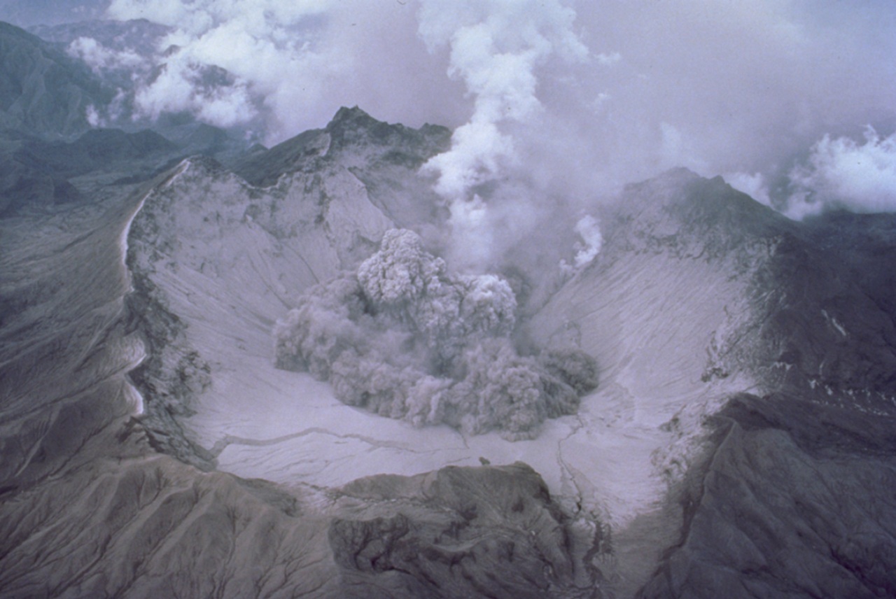 Pinatubo foto cratere