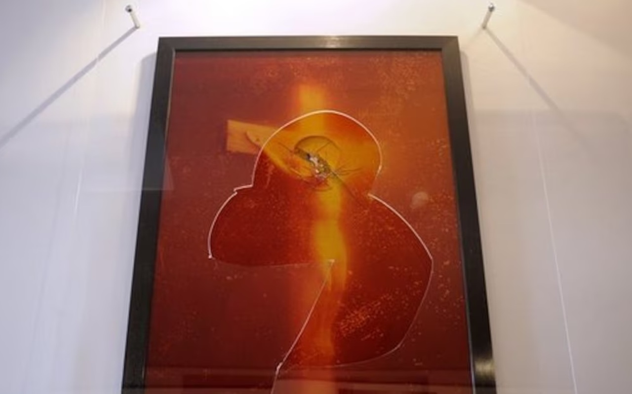 Piss Christ fotografia danneggiata 2011