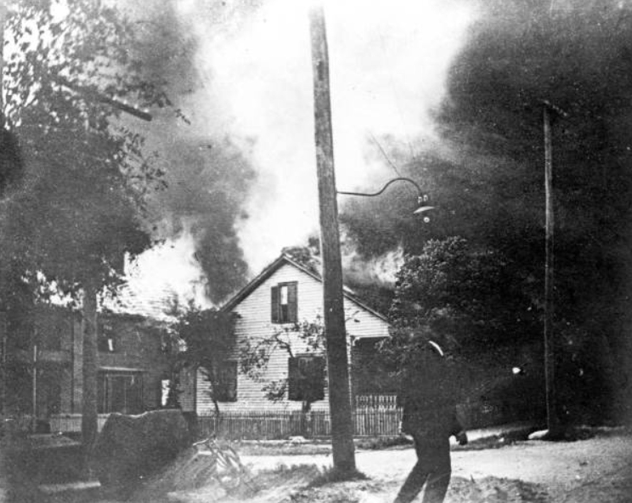 George Ray casa in fiamme