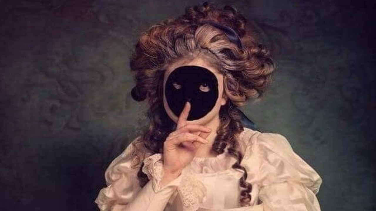 Se non hai un volto, non esisti: l'inquietante storia della moretta