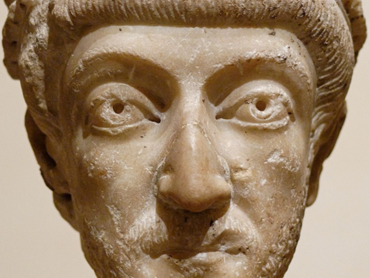 Teodosio II, augusto d'Oriente che proclamò il cugino Valentiniano cesare d'Occidente il 23 ottobre 424