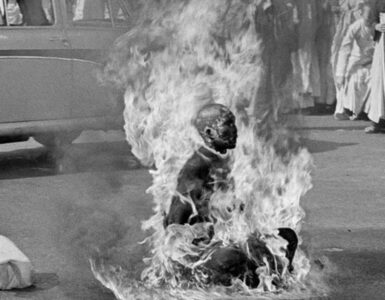 Foto del giorno: il monaco che brucia