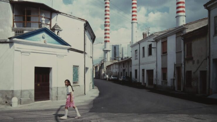Foto del giorno: Ostiglia fra chiese, giovani e ciminiere