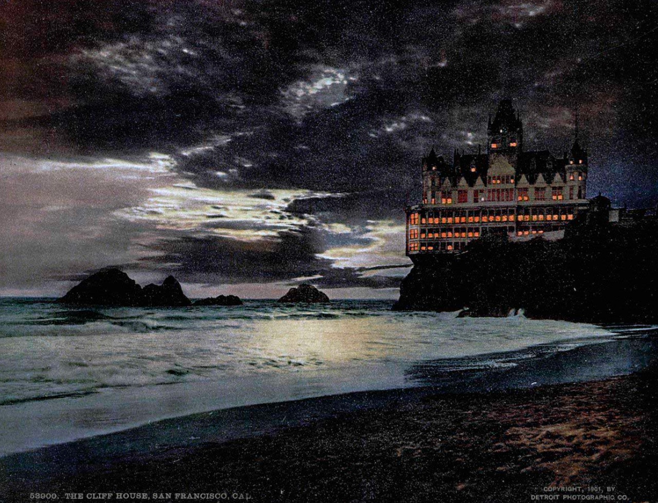 Cliff House di notte