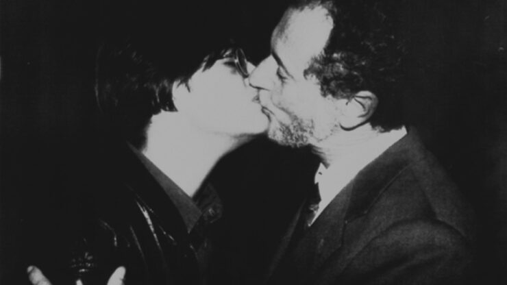 Foto del giorno: un bacio contro lo stigma dell'AIDS