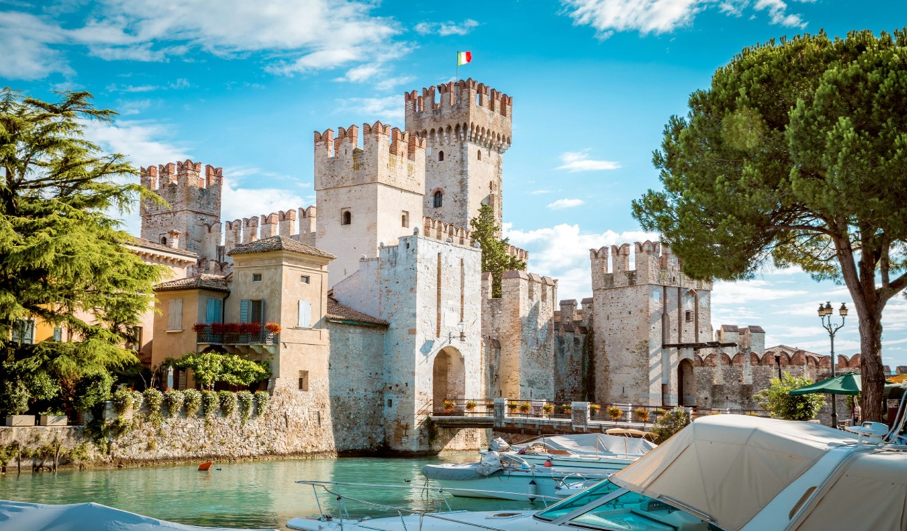 Castello Scaligero di Sirmione presente