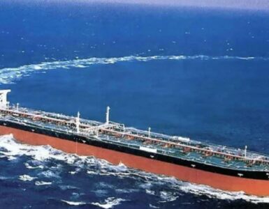 L'Happy Giant, la nave più grande mai costruita ad aver solcato i mari del mondo