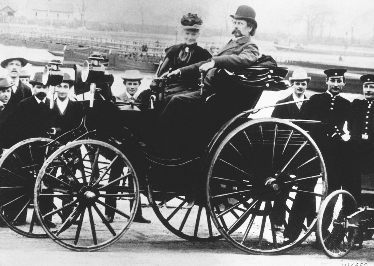Bertha Benz assieme Karl Benz