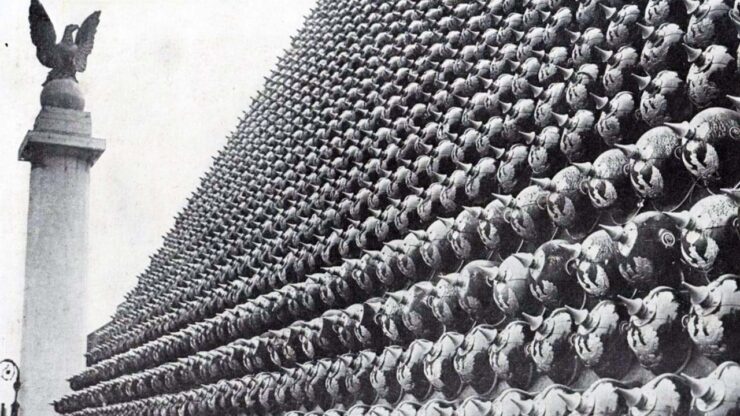 Foto del giorno: 12.000 elmi chiodati tedeschi