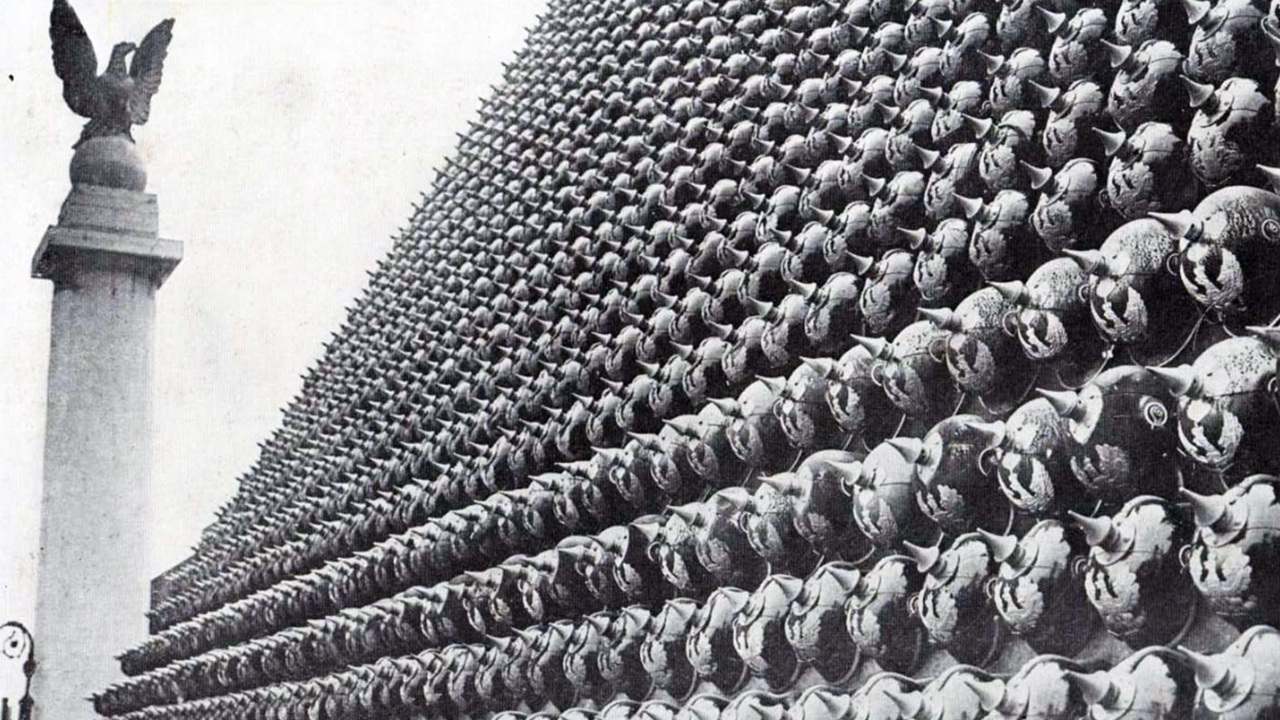 Foto del giorno: 12.000 elmi chiodati tedeschi