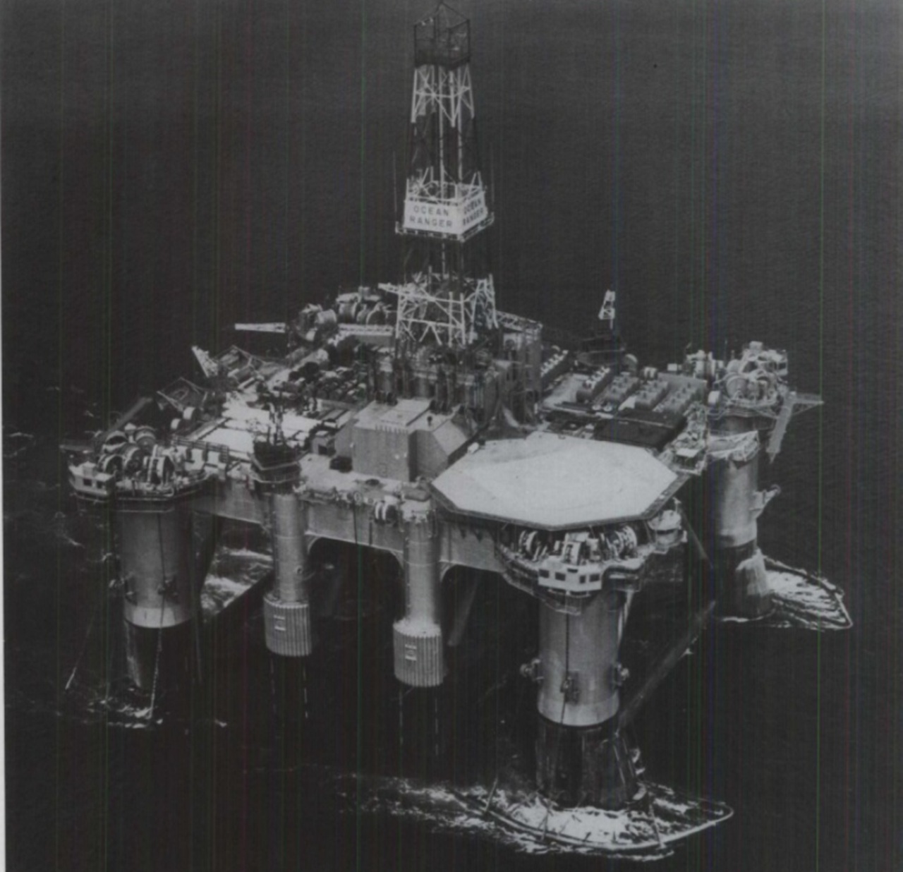 Ocean Ranger foto piattaforma