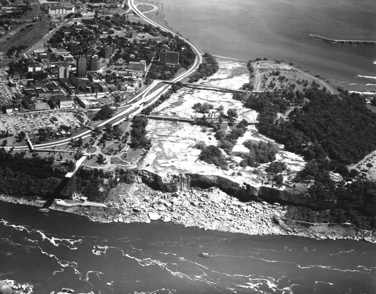 cascate del Niagara intervento artificiale blocco acqua
