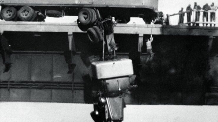 Foto del giorno: salvataggio sul Pit River Bridge