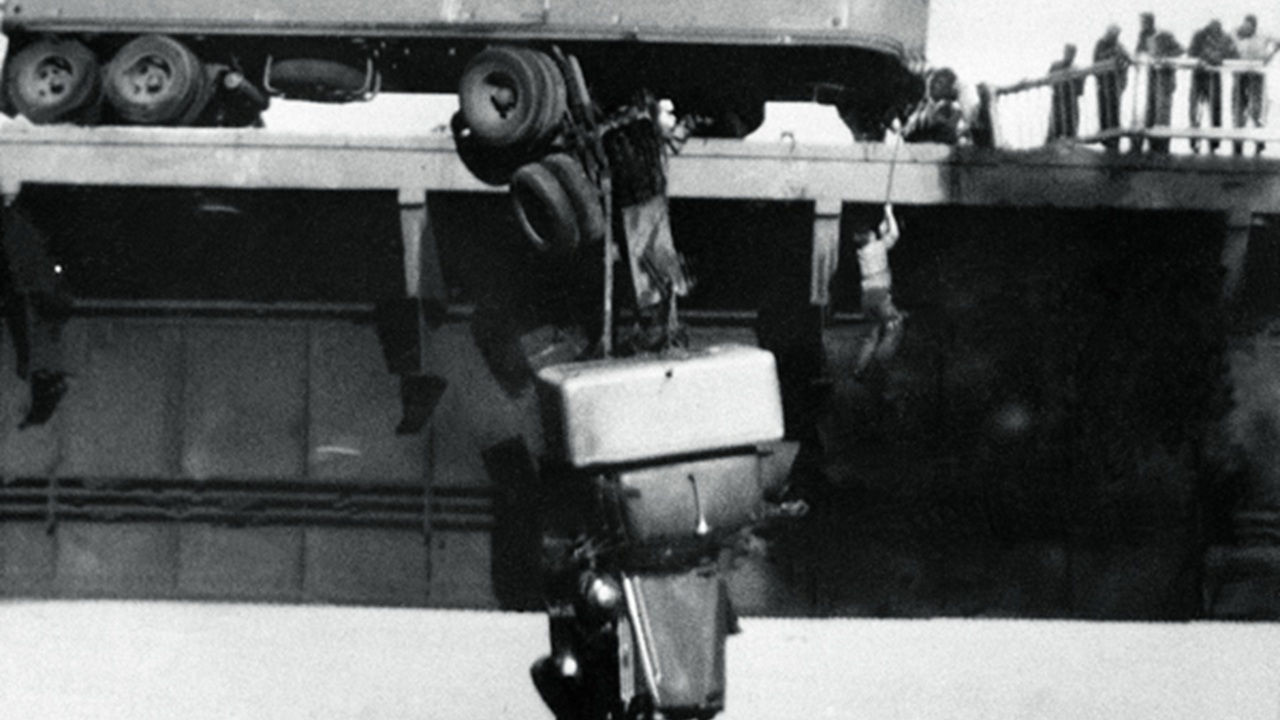 Foto del giorno: salvataggio sul Pit River Bridge